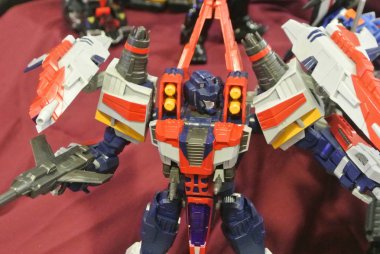 Kuala Lumpur, Malezya-07 Nisan 2018: kurgusal karakter Transformers oyuncak aksiyon figürü çizgi film üzerinden geliştirilen Hasbro tarafından 1980'lerde. Kahramanı Autobots ve antagonisti Decepticons. Görüntülemek için toplayıcı tarafından kasık.   