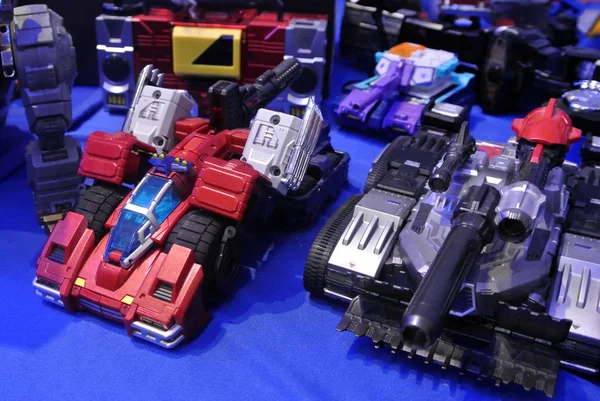 Kuala Lumpur, Malezya-07 Nisan 2018: kurgusal karakter Transformers oyuncak aksiyon figürü çizgi film üzerinden geliştirilen Hasbro tarafından 1980'lerde. Kahramanı Autobots ve antagonisti Decepticons. Görüntülemek için toplayıcı tarafından kasık.   