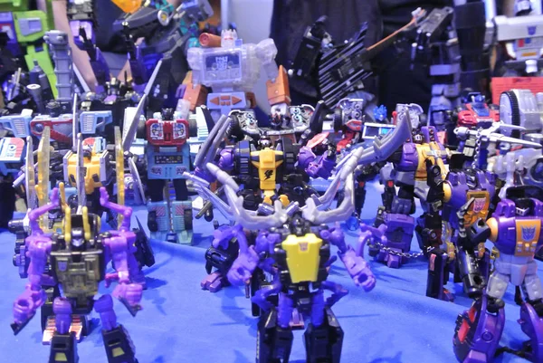 Kuala Lumpur, Malezya-07 Nisan 2018: kurgusal karakter Transformers oyuncak aksiyon figürü çizgi film üzerinden geliştirilen Hasbro tarafından 1980'lerde. Kahramanı Autobots ve antagonisti Decepticons. Görüntülemek için toplayıcı tarafından kasık.   