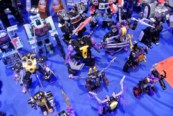 Kuala Lumpur, Malezya-07 Nisan 2018: kurgusal karakter Transformers oyuncak aksiyon figürü çizgi film üzerinden geliştirilen Hasbro tarafından 1980'lerde. Kahramanı Autobots ve antagonisti Decepticons. Görüntülemek için toplayıcı tarafından kasık.   