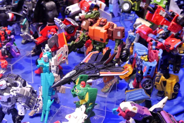 Kuala Lumpur, Malezya-07 Nisan 2018: kurgusal karakter Transformers oyuncak aksiyon figürü çizgi film üzerinden geliştirilen Hasbro tarafından 1980'lerde. Kahramanı Autobots ve antagonisti Decepticons. Görüntülemek için toplayıcı tarafından kasık.   