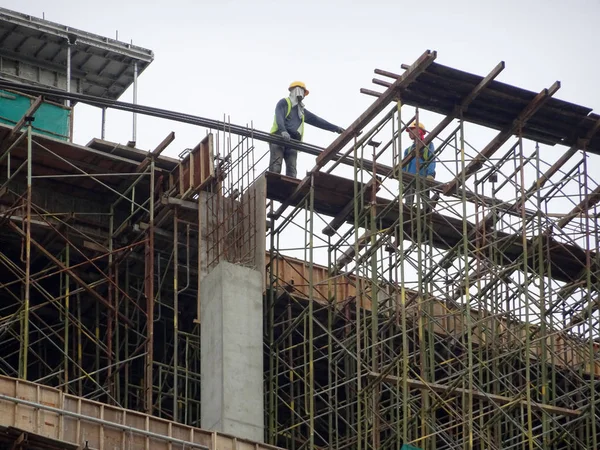 Kuala Lumpur Malaisie Août 2017 Travailleurs Construction Travaillant Hauteur Sur — Photo