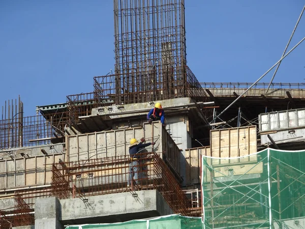 Kuala Lumpur Malasia Agosto 2017 Trabajadores Construcción Que Trabajan Altura — Foto de Stock