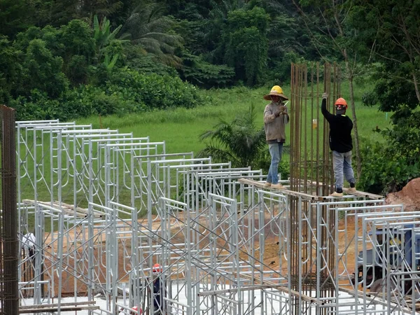 Kuala Lumpur Malasia Agosto 2017 Trabajadores Construcción Que Trabajan Altura — Foto de Stock