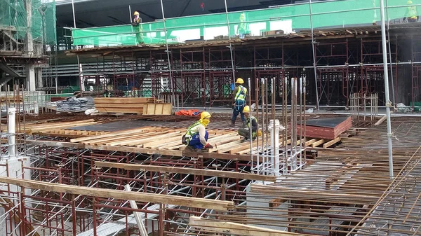 Kuala Lumpur Malezja Sierpnia 2017 Pracowników Budowlanych Pracujących Wysokości Budowie — Zdjęcie stockowe