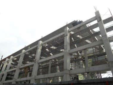 Kuala Lumpur, Malezya-2 Haziran 2018: bina yapısı inşaat sahasında bir parçası olarak takviye beton sütun. Sütun inşaat sonraki aşama için hazır üzerinde takviye çubuğu.