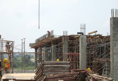 Kuala Lumpur, Malezya-2 Haziran 2018: bina yapısı inşaat sahasında bir parçası olarak takviye beton sütun. Sütun inşaat sonraki aşama için hazır üzerinde takviye çubuğu.