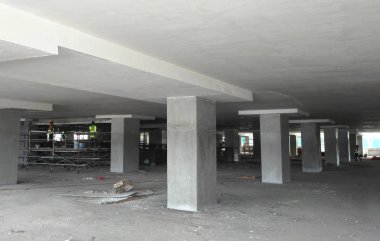 Kuala Lumpur, Malezya-2 Haziran 2018: bina yapısı inşaat sahasında bir parçası olarak takviye beton sütun. Sütun inşaat sonraki aşama için hazır üzerinde takviye çubuğu.