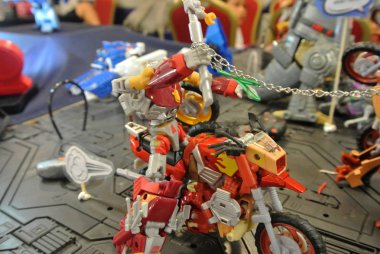 Kuala Lumpur, Malezya-07 Nisan 2018: kurgusal karakter Transformers oyuncak aksiyon figürü çizgi film üzerinden geliştirilen Hasbro tarafından 1980'lerde. Kahramanı Autobots ve antagonisti Decepticons. Görüntülemek için toplayıcı tarafından kasık.   