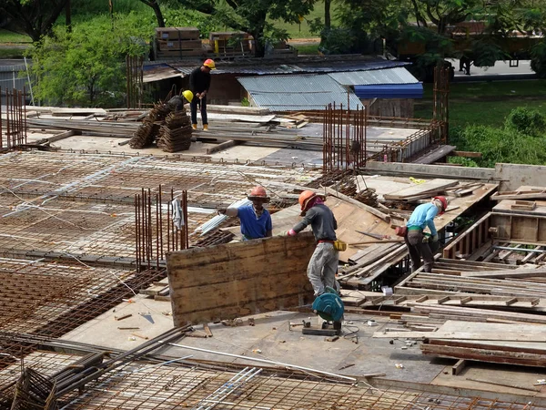 Kuala Lumpur Malasia Agosto 2016 Grupo Trabajadores Construcción Que Trabajan — Foto de Stock