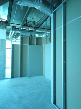 Kuala Lumpur, Malezya-29 Mart 2018: Drywall yükleme yapım aşamasında şantiyede inşaat işçileri tarafından. Bölüm için bir iç duvar yapmanın en kolay ve en ucuz yolu olduğunu. 