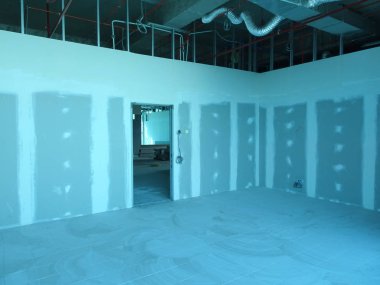 Kuala Lumpur, Malezya-29 Mart 2018: Drywall yükleme yapım aşamasında şantiyede inşaat işçileri tarafından. Bölüm için bir iç duvar yapmanın en kolay ve en ucuz yolu olduğunu. 
