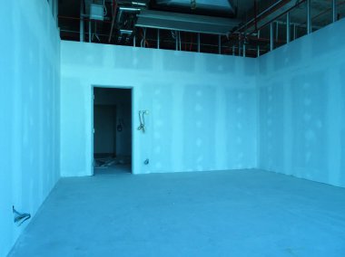 Kuala Lumpur, Malezya-29 Mart 2018: Drywall yükleme yapım aşamasında şantiyede inşaat işçileri tarafından. Bölüm için bir iç duvar yapmanın en kolay ve en ucuz yolu olduğunu. 