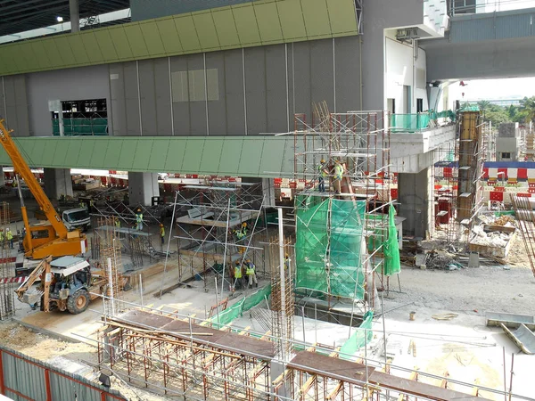 Куала Лумпур Малайзія Серпня 2017 Будівництво Працівників Працюють Висоті Будівельному — стокове фото