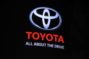 Kuala Lumpur, Malezya-23 Mart 2018: Toyota ticari marka amblemi ve logos adlı araba vücut. Toyota Japonya'dan dünyanın ünlü otomobil üreten biridir.   