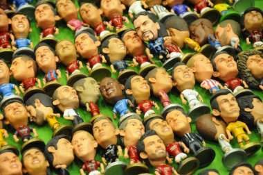 Kuala Lumpur, Malezya-6 Ekim 2018: küçük karikatür aksiyon figürü ünlü futbolcular yüz tablo ve görüntü için halk için toplayıcı tarafından yalın. 
