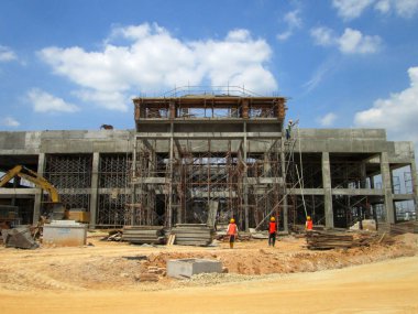 Kuala Lumpur, Malezya-6 Ekim 2018: inşaatta ilerleme. Beceri işçiler tarafından yüklü. Bina yapısı hala erken aşamalarında yapıdır. 