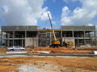 Kuala Lumpur, Malezya-6 Ekim 2018: inşaatta ilerleme. Beceri işçiler tarafından yüklü. Bina yapısı hala erken aşamalarında yapıdır. 