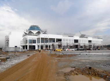 Kuala Lumpur, Malezya-6 Ekim 2018: inşaatta ilerleme. Beceri işçiler tarafından yüklü. Bina yapısı hala erken aşamalarında yapıdır. 