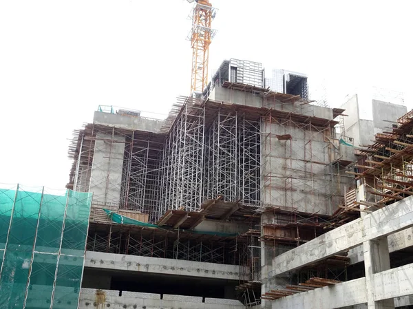 马来西亚吉隆坡 2018年10月6日 施工现场进度 由技能工人安装 建筑结构尚处于初期阶段 — 图库照片