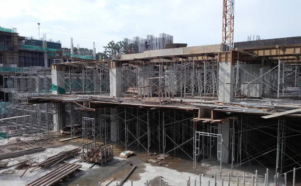 クアラルンプール マレーシア 2018 工事現場の進捗状況 技能労働者によってインストールされます 建築構造物の建設はまだその初期段階に — ストック写真