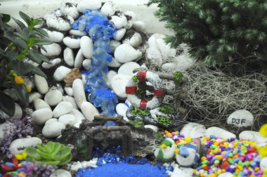 Kuala Lumpur, Malezya-28 Mart 2018: küçük bitki ve diğer malzeme yapılmış minyatür Bahçe. Yaratıcı tasarımcılar formu muhteşem sahne göre düzenlenmiş. 