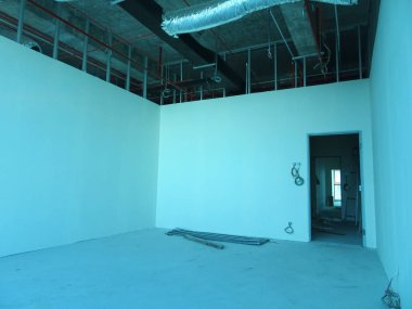Kuala Lumpur, Malezya-29 Mart 2018: Drywall yükleme yapım aşamasında şantiyede inşaat işçileri tarafından. Bölüm için bir iç duvar yapmanın en kolay ve en ucuz yolu olduğunu. 