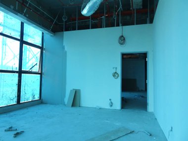 Kuala Lumpur, Malezya-29 Mart 2018: Drywall yükleme yapım aşamasında şantiyede inşaat işçileri tarafından. Bölüm için bir iç duvar yapmanın en kolay ve en ucuz yolu olduğunu. 