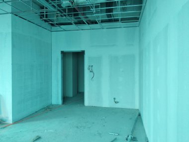 Kuala Lumpur, Malezya-29 Mart 2018: Drywall yükleme yapım aşamasında şantiyede inşaat işçileri tarafından. Bölüm için bir iç duvar yapmanın en kolay ve en ucuz yolu olduğunu. 