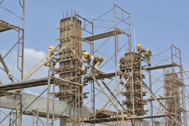 Malacca, Malaysia-5 Eylül 2015: yaygın olarak kontrplak ve kereste inşaat sahasında yapılan ahşap formu iş. İçin takviye Beton kalıp olarak kullanılan formu iş. 
