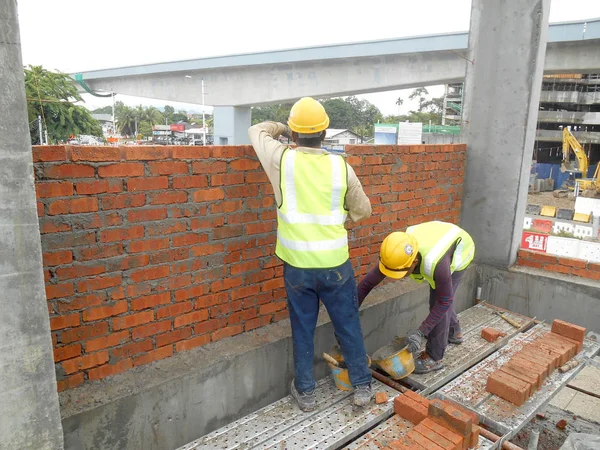 Malacca Malaysia August 2016 Pekerja Konstruksi Meletakkan Bata Untuk Membentuk — Stok Foto