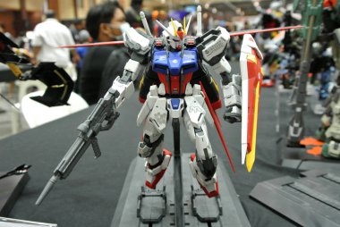 Kuala Lumpur, Malezya-31 Mart 2018: seçili Mobile Suit Gundam eylem rakam modeli ve oyuncaklar ile duruldu. Gunpla ve Bandai tarafından kurgusal Gundam evrenin karakterler.