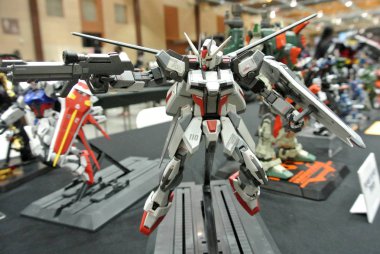Kuala Lumpur, Malezya-31 Mart 2018: seçili Mobile Suit Gundam eylem rakam modeli ve oyuncaklar ile duruldu. Gunpla ve Bandai tarafından kurgusal Gundam evrenin karakterler.