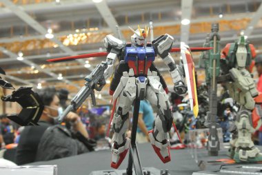 Kuala Lumpur, Malezya-31 Mart 2018: seçili Mobile Suit Gundam eylem rakam modeli ve oyuncaklar ile duruldu. Gunpla ve Bandai tarafından kurgusal Gundam evrenin karakterler.