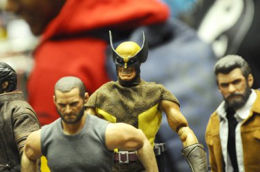 Kuala Lumpur, Malezya-6 Ekim 2018: Wolverine eylem rakam göstermek kamu toplayıcının yanında. Wolverine Amerikan çizgi roman ve film Marvel tarafından yayınlanan görünen bir karakterdir.
