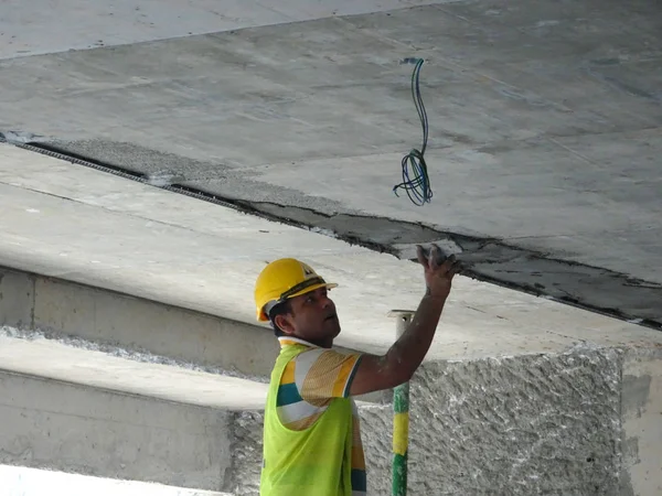 Kuala Lumpur Malezya Ağustos 2018 Çimento Alçı Kullanarak Inşaat Işçileri — Stok fotoğraf