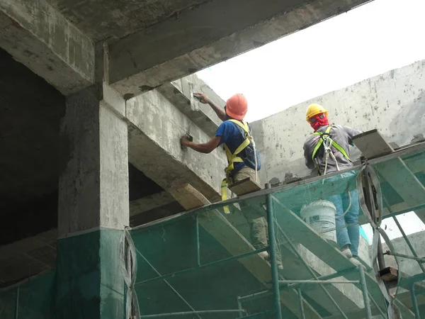Kuala Lumpur Malajzia 2018 Augusztus Segítségével Cement Vakolat Építőipari Munkavállalók — Stock Fotó