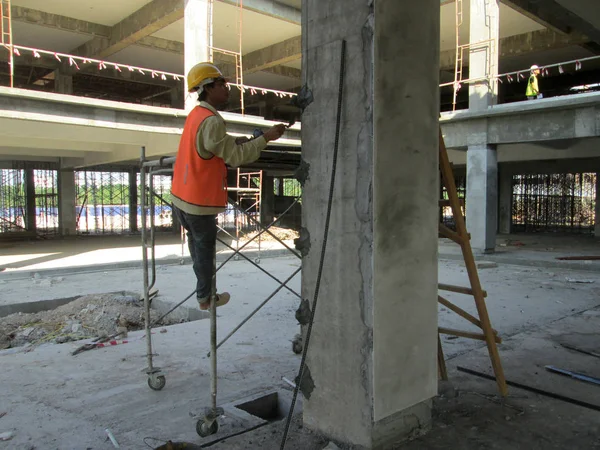 Kuala Lumpur Malezya Ağustos 2018 Çimento Alçı Kullanarak Inşaat Işçileri — Stok fotoğraf