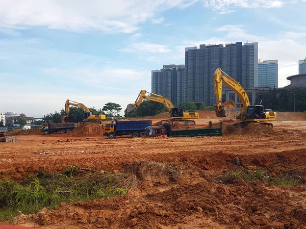 Kuala Lumpur Malaysia Agosto 2017 Máquinas Pesadas Fazendo Terraplenagem Canteiro — Fotografia de Stock