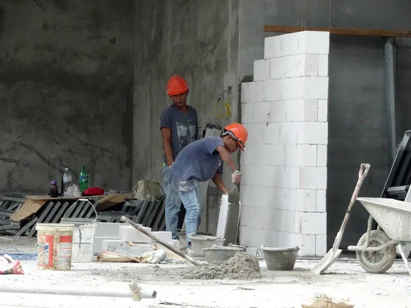 Kuala Lumpur Malezya Ağustos 2018 Tuğla Inşaat Sahasında Inşaat Işçileri — Stok fotoğraf