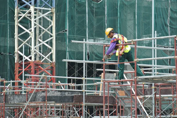 Kuala Lumpur Malasia Julio 2016 Trabajadores Construcción Que Usan Arnés — Foto de Stock