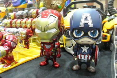 Kuala Lumpur, Malezya-6 Ekim 2018: seçili şirin ve küçük İntikamcılar süper kahraman karakter aksiyon figürü Iron Man Marvel çizgi roman ve film, odaklanmış. Halk için toplayıcı tarafından görüntülenen. 