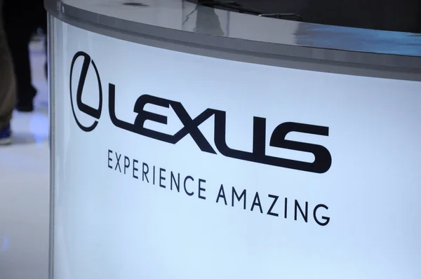 Kuala Lumpur Malasia Noviembre 2018 Emblema Logotipos Marca Automóviles Lexus —  Fotos de Stock