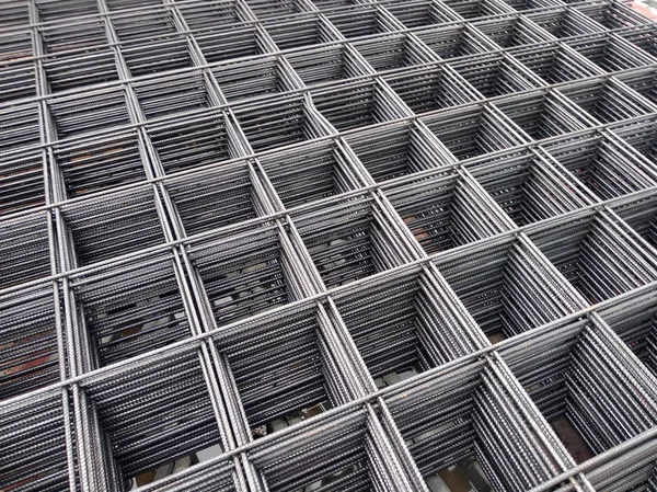 Brc は溶接金網や Brc 布建設現場で床スラブ構造要素の主要な構造コンポーネントの一部として使用します さまざまなサイズで来る設計に依存 — ストック写真