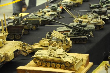 Kuala Lumpur, Malezya-6 Ekim 2018: askeri tank ve amour araç odaklı minyatür model seçmiş. Toplayıcı tarafından kamu için ekran.