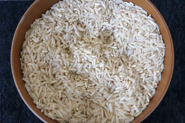 Vybrané Zaměřené Syrové Hnědá Rýže Nebo Neloupané Semínko Hnědé Keramické — Stock fotografie