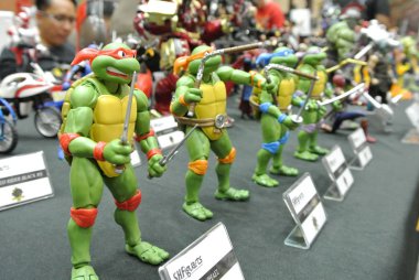 Kuala Lumpur, Malezya-23 Ağustos 2018: seçili kurgusal eylem rakam karakterinin Teenage Mutant Ninja kaplumbağa duruldu. Toplayıcı masa için halk tarafından görüntülenen. 
