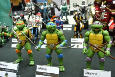 Kuala Lumpur, Malezya-23 Ağustos 2018: seçili kurgusal eylem rakam karakterinin Teenage Mutant Ninja kaplumbağa duruldu. Toplayıcı masa için halk tarafından görüntülenen. 
