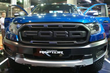 Kuala Lumpur, Malezya - 24 Kasım 2018: Ford araba marka amblemi ve logos adlı araba vücut. Ford Japonya tarafından üretilen tüketiciler araç marka olduğunu.  