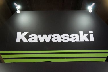 Kuala Lumpur, Malezya-26 Kasım 2018: Kawasaki ticari marka ve logolar, motosiklet vücut. Kawasaki Japonya'dan dünyanın ünlü motosiklet üretim biridir.   